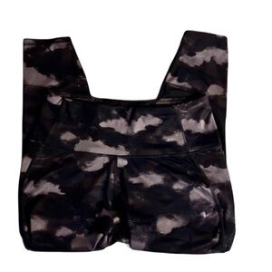 EUC! Women’s Bkack/Grey Camouflage Leggings Size XL
